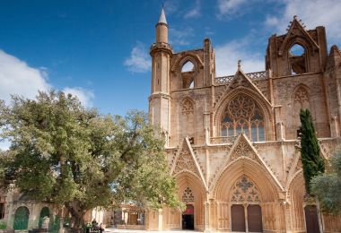 Ortaçağ Katedrali St Nicholas (Lala Mustafa Paşa Camii), C