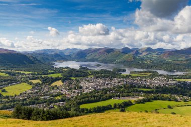Keswick ve Derwent su Latrigg, Cumbria, İngiltere'den görünümü