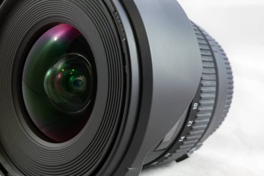 Beyaz arka plan closeup izole siyah kamera objektifi