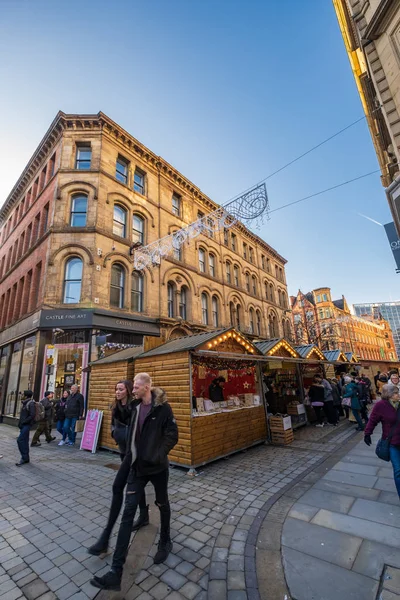 Mercados navideños en Manchester alrededor de St Anns Square — Foto de Stock