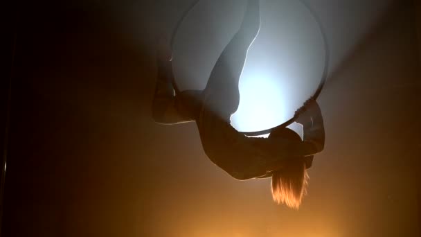 Aerial acrobat woman on circus stage. Silhouette — Stock video