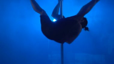 Pole dans adam. akrobasi kutup