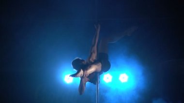 Pole dans adam. akrobasi kutup