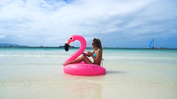 Sexy girl floats on an inflatable mattress on the beautiful white beach with clear water — Stock Video