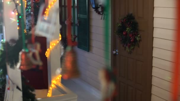 Weihnachtsmann kommt ins Haus — Stockvideo