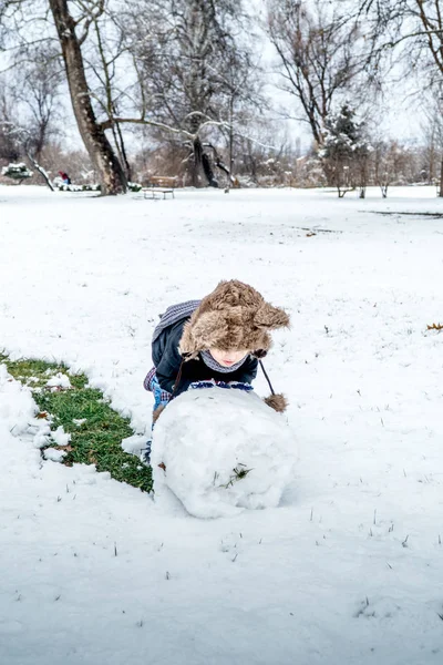 Boy having fun in the snow — Stock Photo, Image
