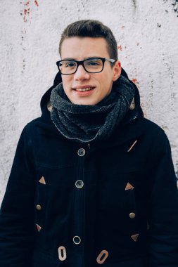 Genç çocuk portre, açık havada