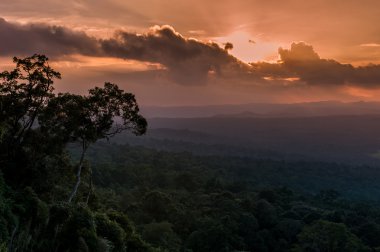 Üstten Görünüm Mountain akşam, Khao Yai Milli Parkı Tayland (Dünya Mirası doğa güzel gökyüzü)