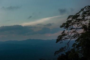 Üstten Görünüm Mountain akşam, Khao Yai Milli Parkı Tayland (Dünya Mirası doğa güzel gökyüzü)