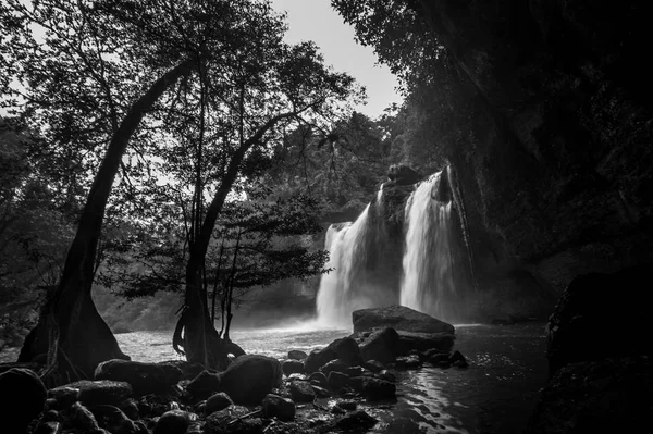 Cachoeira Haewsuwat no Parque Nacional Khao Yai, Tailândia. (The Wor — Fotografia de Stock