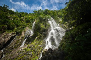 Krak E-Dok şelale Khao Yai Milli Parkı, Saraburi Tayland, dağın tepesine