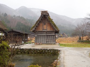 Geleneksel ve tarihsel Japon Köyü Shirakawago, Japonya - 22 Aralık 2016: Dünya Mirası Japonya'nın geleneksel Japon Köyü Shirakawago Sonbahar sezonu, 