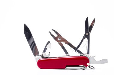 Kırmızı-bıçak çok aracı, izole beyaz arka plan üzerinde