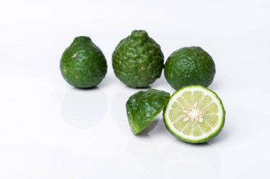 Bergamot meyve: Bergamot beyaz arka plan üzerinde.