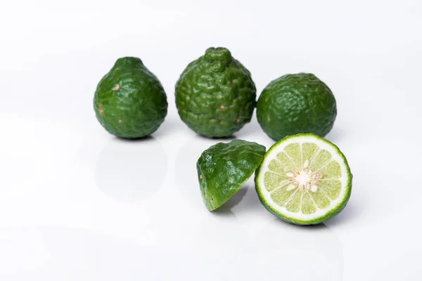 Bergamot 과일: 흰색 바탕에 베 르가 못. — 스톡 사진