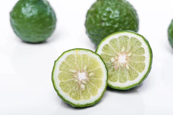 Bergamot 과일: 흰색 바탕에 베 르가 못. — 스톡 사진