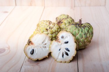 Şeker elma ahşap masa, meyve Tay (Annona squamosa L.)