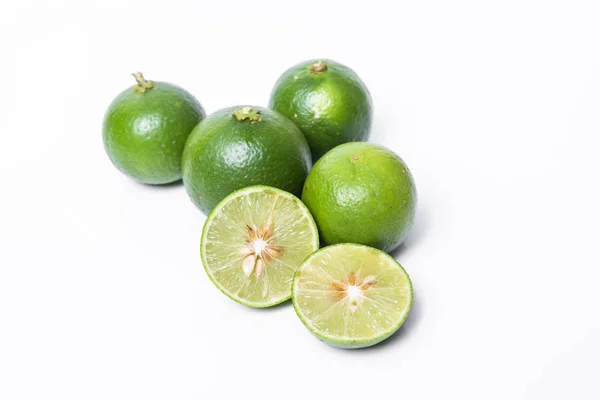 Limón. Fruta fresca sobre fondo blanco . — Foto de Stock