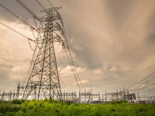 Central eléctrica de alta tensão e estação de transformação, Tailândia — Fotografia de Stock