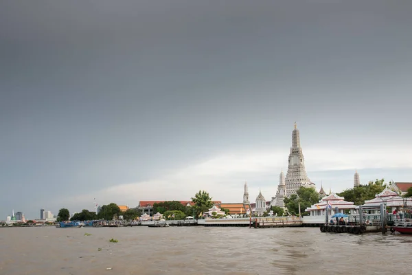 Wat Arun, Tempio dell'Alba il punto di riferimento di Bangkok, Thailandia — Foto Stock