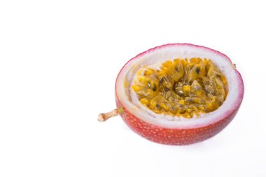 Paket tasarım öğesi olarak beyaz arka plan üzerinde Passion fruit