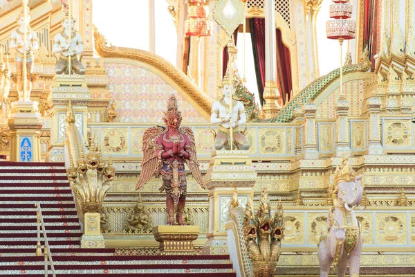 Bangkok, Tailandia - 20 de octubre de 2017 La Cereonia de Creación Real para Su Majestad el Rey Bhuibol Adulyadej en Sanam Luang se preparó para ser utilizada como funeral real del 26 al 29 de octubre de 2017 —  Fotos de Stock