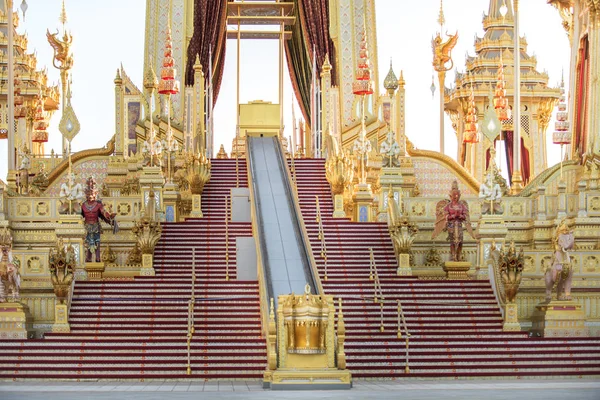 Bangkok, Tailandia - 20 de octubre de 2017 La Cereonia de Creación Real para Su Majestad el Rey Bhuibol Adulyadej en Sanam Luang se preparó para ser utilizada como funeral real del 26 al 29 de octubre de 2017 — Foto de Stock