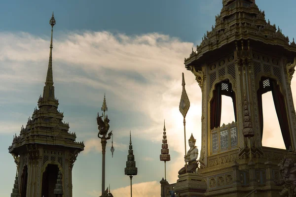 Bangkok, Tailandia - 20 de octubre de 2017 La Cereonia de Creación Real para Su Majestad el Rey Bhuibol Adulyadej en Sanam Luang se preparó para ser utilizada como funeral real del 26 al 29 de octubre de 2017 —  Fotos de Stock