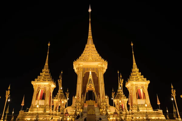Bangkok, Tailândia - 20 de outubro de 2017 A Cerimônia de Criação Real para Sua Majestade o Rei Bhuibol Adulyadej em Sanam Luang preparou-se para ser usado como O funeral real em 26-29 de outubro de 2017 — Fotografia de Stock