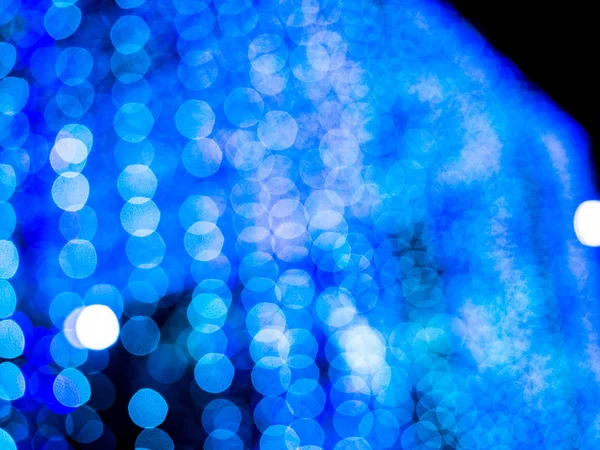 Bokeh ljus oskärpa blå bakgrund på stad natt, abstrakt ljusa — Stockfoto