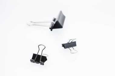 kağıt üzerinde beyaz bir arka plan için bağlayıcı klipleri