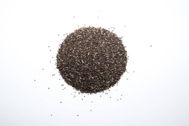 Beyaz arka plan ile izole chia tohum. Sağlıklı superfood.