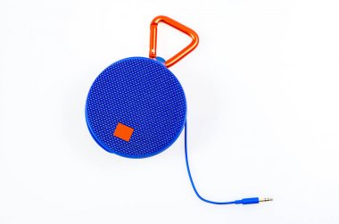 Beyaz arka plan üzerinde Bluetooth sözcü