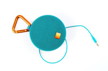 Beyaz arka plan üzerinde Bluetooth sözcü