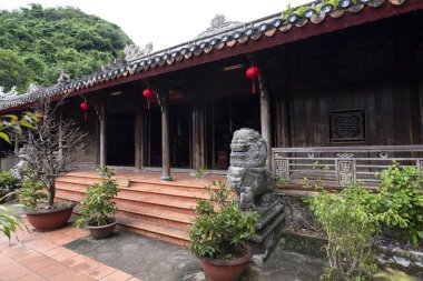 Danang, Vietnam - 8 Aralık 2019: Danang, Orta Vietnam 'daki Mermer Dağlardaki Budist Tapınağı