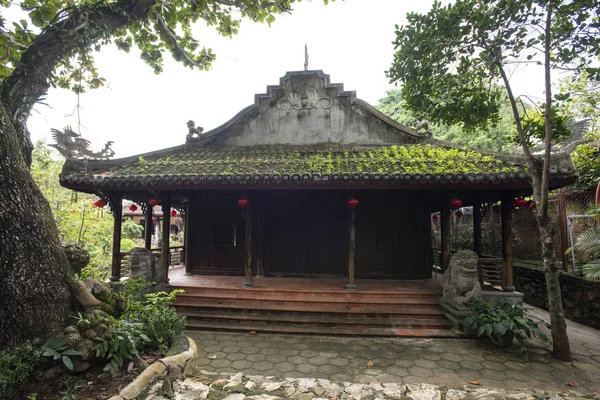 Danang, Vietnã - 8 de dezembro de 2019: templo budista em Marble mo — Fotografia de Stock