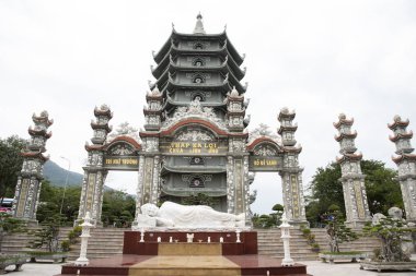 Buda heykeli Chua Linh Ung Bai Tapınağında (Buda Tapınağı), Da Nang, Orta Vietnam