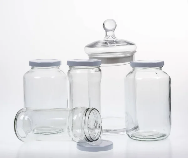 白い背景に空の瓶のコレクション クリッピングパット — ストック写真