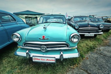 Kiev, Ukrayna - Ekim 2017: Sovyet vintage arabalar Volga sunulmaktadır Kiev 