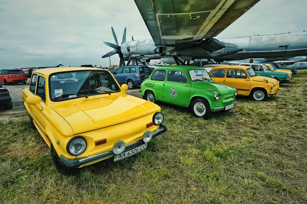 KYIV, UKRAINE - OCTOBER 2017: Soviet vintage cars Zaporozhets are presented at the "Old Car Land" retro car festival in Kyiv. Photo in vintage style — Stock Photo, Image