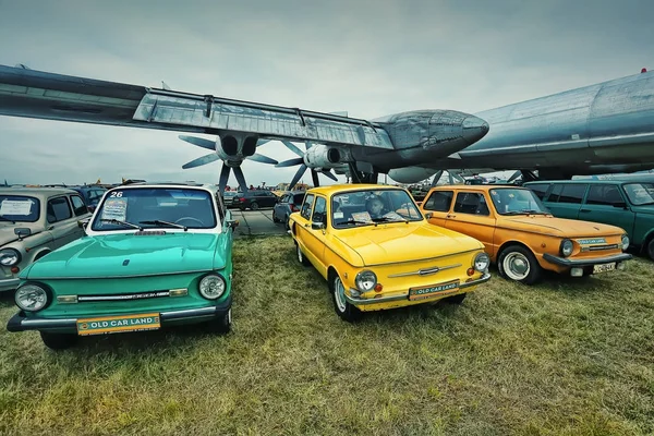 KYIV, UKRAINE - OCTOBER 2017: Soviet vintage cars Zaporozhets are presented at the "Old Car Land" retro car festival in Kyiv. Photo in vintage style — Stock Photo, Image