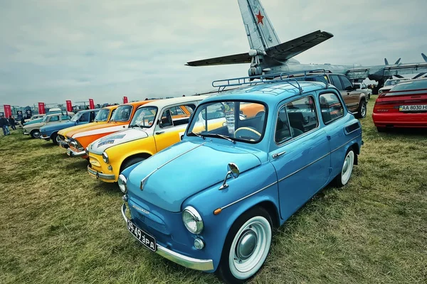 KYIV, UKRAINE - OCTOBER 2017: Soviet vintage cars Zaporozhets are presented at the "Old Car Land" retro car festival in Kyiv. Photo in vintage style — Stock Photo, Image