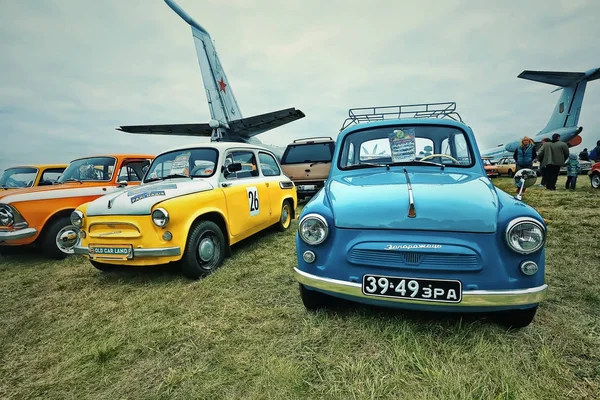 Kijów, Ukraina - października 2017: Radzieckich samochodów zabytkowych Zaporozhets są prezentowane na festiwalu retro samochód "Starych samochodów Land" w Kijowie. Zdjęcie w stylu vintage — Zdjęcie stockowe