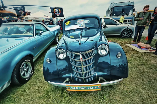 Київ - 2017 жовтня: Радянської vintage автомобіля "Москвич" (Zma) представлений на фестивалі «Старий автомобіль землі» ретро автомобілів у Києві. Фото в vintage стиль — стокове фото