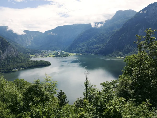 Dağ gölü, Alp massif, Avusturya için güzel Kanyon. Alp vadi yaz, temiz su.
