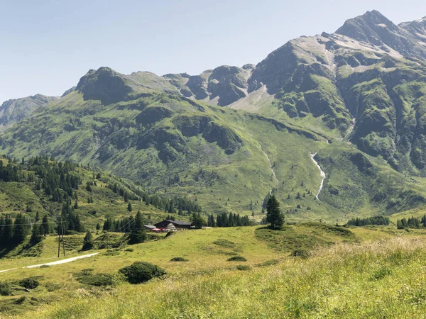 Festői alpesi sziklás alpesi völgy a Sportgastein nyáron. — Stock Fotó