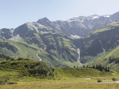 Alp massif, Avusturya için güzel Alp Kanyon. Yaz aylarında Alp Gastein Valley.