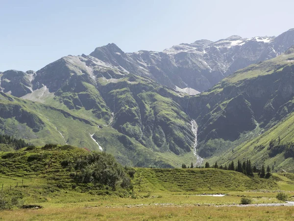 Alp massif, Avusturya için güzel Alp Kanyon. Yaz aylarında Alp Gastein Valley.