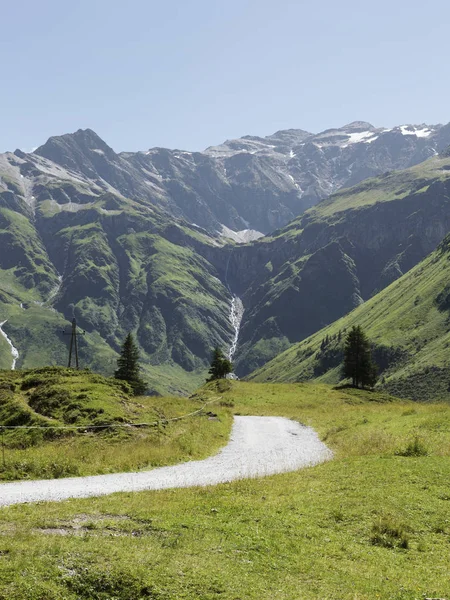 Festői alpesi sziklás alpesi völgy a Sportgastein nyáron. — Stock Fotó