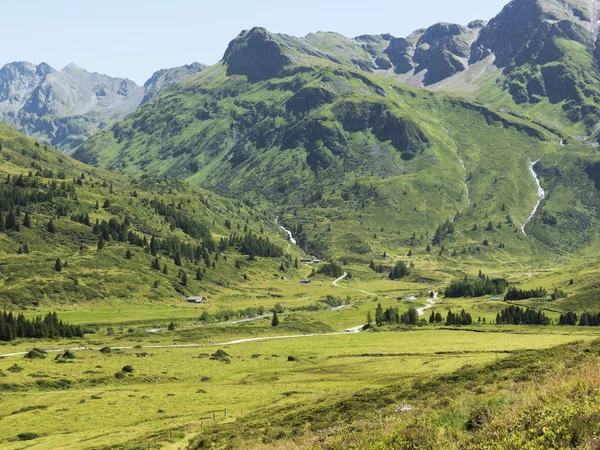 Festői alpesi sziklás alpesi völgy a Sportgastein nyáron. — Stock Fotó